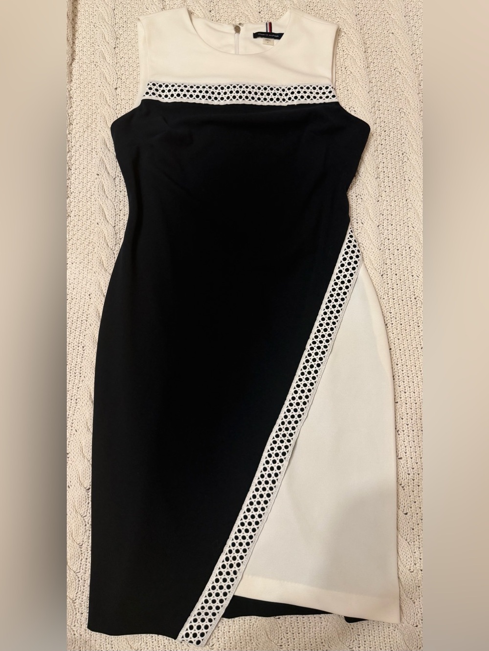 Tommy Hilfiger Size 4 Black & White Colorblock Sheath Dress